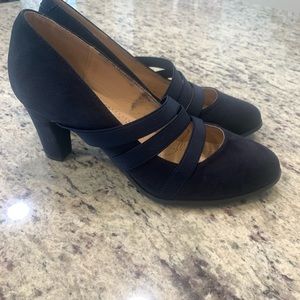 JC suede navy pumps